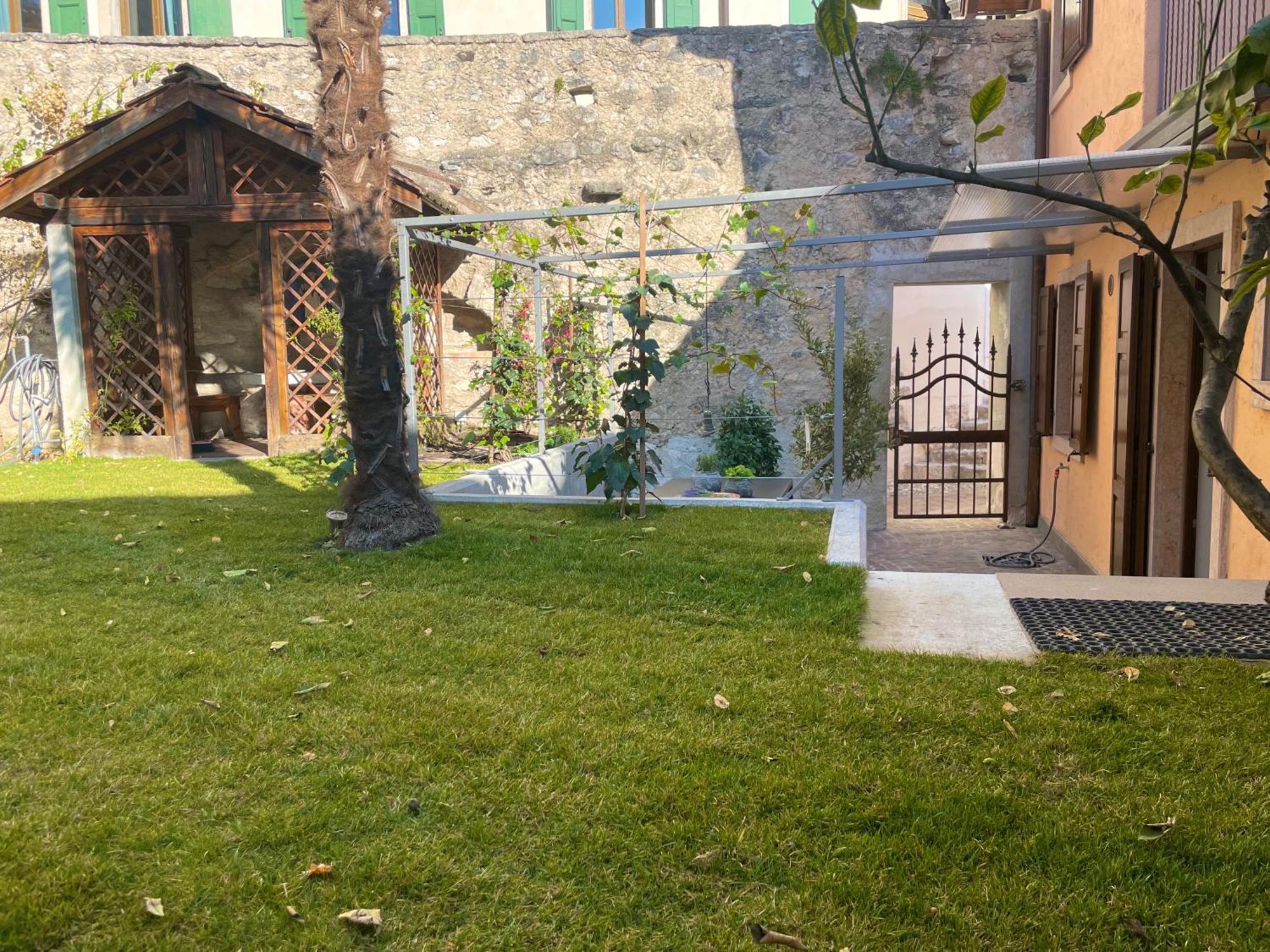 Giovanna's Home, Historic Town House With Garden Ferienhaus Riva del Garda