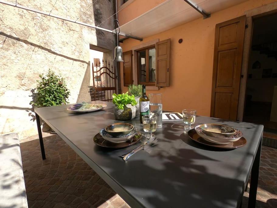 Ferienhaus Giovanna's Home, Historic Town House With Garden Riva del Garda