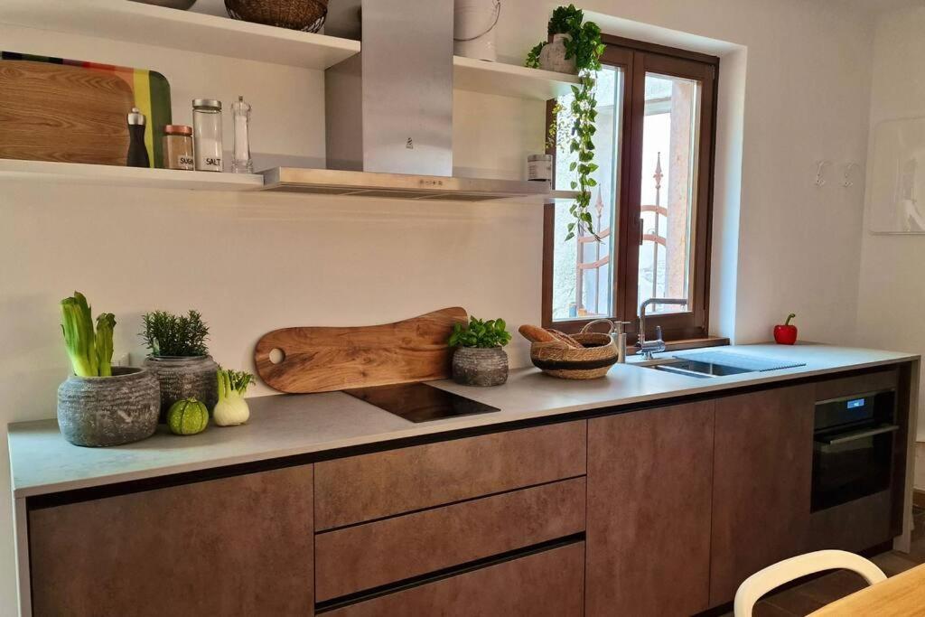 Ferienhaus Giovanna's Home, Historic Town House With Garden Riva del Garda