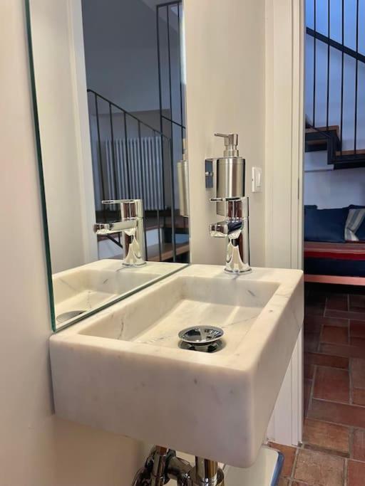 Giovanna's Home, Historic Town House With Garden * Riva del Garda